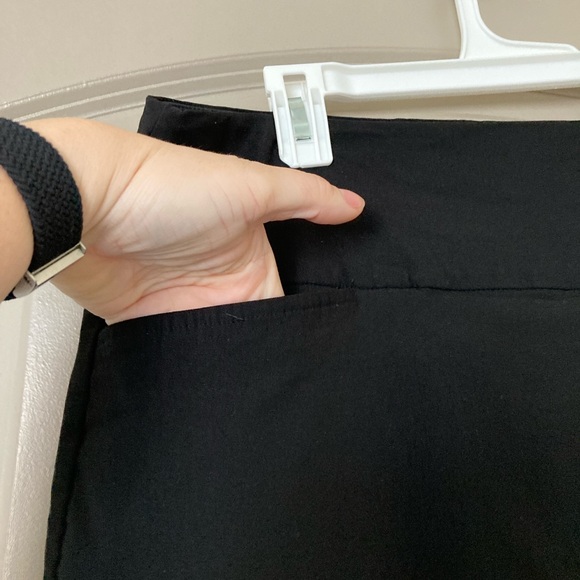 Black Athletic Skort- stretchy with pockets! Large - Picture 4 of 6